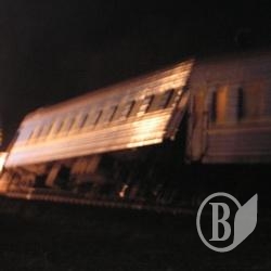 Вагон ледь не зійшов з рейок. ФОТО Вагон ледь не зійшов з рейок. ФОТО