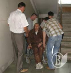 Інваліду, що захопив суддю і поранив міліціонера, «світить» від 9 до 15 років!? Інваліду, що захопив суддю і поранив міліціонера, «світить» від 9 до 15 років!?