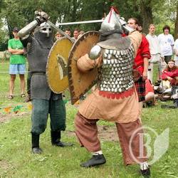 Меч і щит: Середньовічні бої Коровелю-2008. ФОТОрепортаж Меч і щит: Середньовічні бої Коровелю-2008. ФОТОрепортаж
