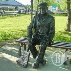 Двірник є, а двору... нема Двірник є, а двору... нема