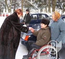 Два автомобілі для інвалідів отримали господарів на Чернігівщині. ФОТО Два автомобілі для інвалідів отримали господарів на Чернігівщині. ФОТО