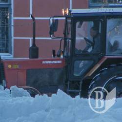 Понад 40 одиниць спецтехніки працює на вулицях Чернігова
