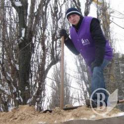 Активісти ГО «За Чернігів» зробили тротуари придатними для пересування. ФОТО