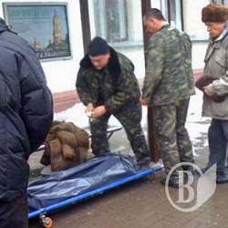 Шмат криги вбив жінку в Києві Шмат криги вбив жінку в Києві