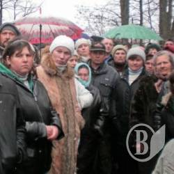 Жителі Закарпаття – проти табору для нелегалів. ФОТО Жителі Закарпаття – проти табору для нелегалів. ФОТО