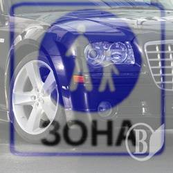 Водій збив 4-річну дитину у дворі будинку