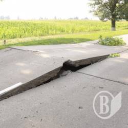 Спека порвала бетонну дорогу. ФОТОфакт