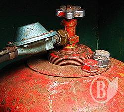 Рятувальники МНС винесли з полум’я 17 газових балонів Рятувальники МНС винесли з полум’я 17 газових балонів