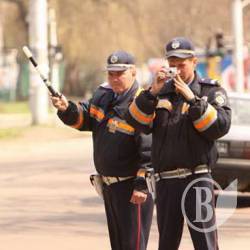 Втеча викрадачів авто закінчилася під стовпом Втеча викрадачів авто закінчилася під стовпом