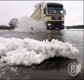 Дороги Чернігівщини чистили 52 спецмашини Дороги Чернігівщини чистили 52 спецмашини