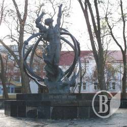 Будьмо гідними героїв Будьмо гідними героїв