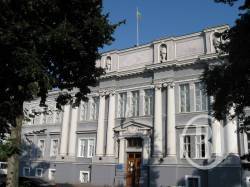 Чому транспортна система міста обговорюється закрито?