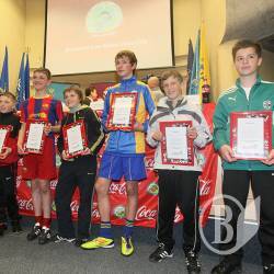 Чернігівський хлопчик став одним з прапороносців фіналу Євро-2012! (Фото) Чернігівський хлопчик став одним з прапороносців фіналу Євро-2012! (Фото)