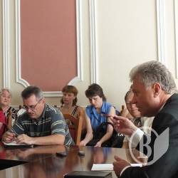 Жителі будинку, що постраждав від вибуху, вимагали розподілу благодійних коштів (Фото) Жителі будинку, що постраждав від вибуху, вимагали розподілу благодійних коштів (Фото)