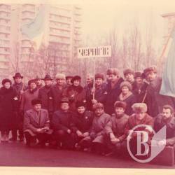 Чернігівці у «живому ланцюгу єднання» 21 січня 1990 року (фото) Чернігівці у «живому ланцюгу єднання» 21 січня 1990 року (фото)