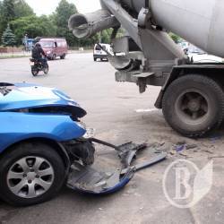ДТП: вага та швидкість не поділили дорогу (фото) ДТП: вага та швидкість не поділили дорогу (фото)