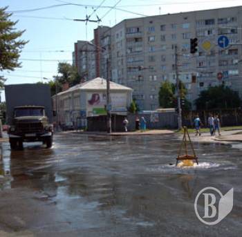 «Чернігівводоканал» дарує прохолоду. За наші гроші? (фото, відео) «Чернігівводоканал» дарує прохолоду. За наші гроші? (фото, відео)