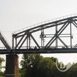 Дві смерті на мосту через Дніпро Дві смерті на мосту через Дніпро