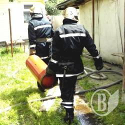 Блискавка ледь не влучила в газовий балон (фото) Блискавка ледь не влучила в газовий балон (фото)