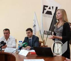 Януковича і гурт «С.К.А.Й.» очікують на авторалі в Чернігові. Беріть 50 гривень (відео, оновлено) Януковича і гурт «С.К.А.Й.» очікують на авторалі в Чернігові. Беріть 50 гривень (відео, оновлено)