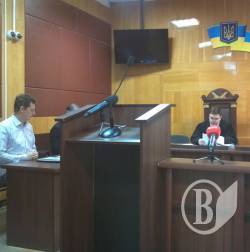Три роки «шиють» підприємцю за одне озвучення мітингу Євромайдану в Чернігові Три роки «шиють» підприємцю за одне озвучення мітингу Євромайдану в Чернігові