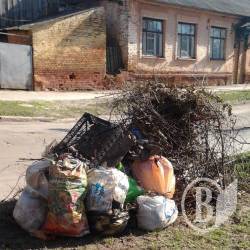 Весна показує, хто де сміття скидав Весна показує, хто де сміття скидав