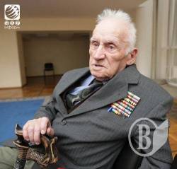 92-річний ветеран пішов записуватися у новобранці 92-річний ветеран пішов записуватися у новобранці