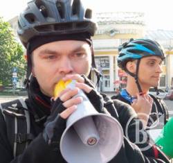 Чернігів тренується збудувати «живий велосипед» і рекорд – фото Чернігів тренується збудувати «живий велосипед» і рекорд – фото