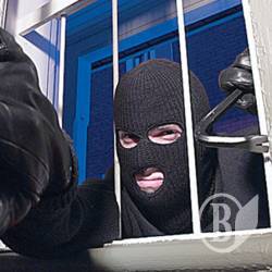Наркоман у три ночі атакував кіоск на Любецькій Наркоман у три ночі атакував кіоск на Любецькій