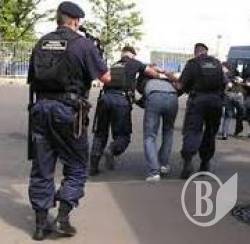 Чернігівці бешкетували і горілку пили Чернігівці бешкетували і горілку пили