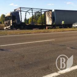 Вантажівка згоріла через несправність електропроводки Вантажівка згоріла через несправність електропроводки