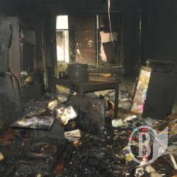Коханий докурився: жінка тушила пожежу до опіків 1 ступеня Коханий докурився: жінка тушила пожежу до опіків 1 ступеня