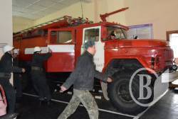 У Чернігові пожежники врятували немовля У Чернігові пожежники врятували немовля