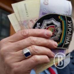 На Чернігівщині затримали хабарника в погонах На Чернігівщині затримали хабарника в погонах