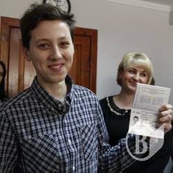 Первый биометрический паспорт на Черниговщине получил студент политеха