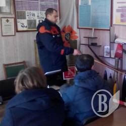 Піротехніки навчали освітян виявляти вибухівку Піротехніки навчали освітян виявляти вибухівку