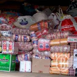 Чернігівські бійці в Станиці Луганській роздали продуктові набори Чернігівські бійці в Станиці Луганській роздали продуктові набори