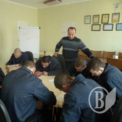 Засуджені юнаки вчились рятувати самогубців Засуджені юнаки вчились рятувати самогубців