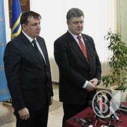 Порошенко анонсував арешти російських рахунків в Україні Порошенко анонсував арешти російських рахунків в Україні