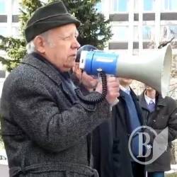 Активісти під Деснянським судом протестують проти забудови Кордівки - трансляція Активісти під Деснянським судом протестують проти забудови Кордівки - трансляція