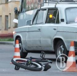 Велосипедист в’їхав у маршрутку в Чернігові Велосипедист в’їхав у маршрутку в Чернігові