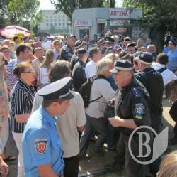 Міліція встругнула свою версію бійки агітаторів і «громадянина в цивільному» Міліція встругнула свою версію бійки агітаторів і «громадянина в цивільному»