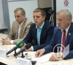 Чернігівська четвірка кандидатів виступила проти політичних окупантів і підписала декларацію Чернігівська четвірка кандидатів виступила проти політичних окупантів і підписала декларацію