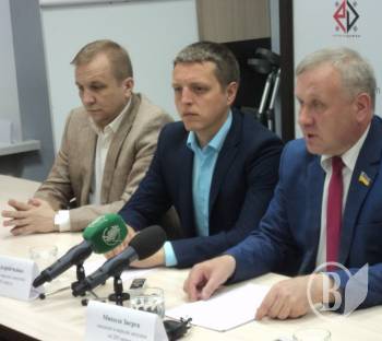 Чернігівська четвірка кандидатів виступила проти політичних окупантів і підписала декларацію Чернігівська четвірка кандидатів виступила проти політичних окупантів і підписала декларацію