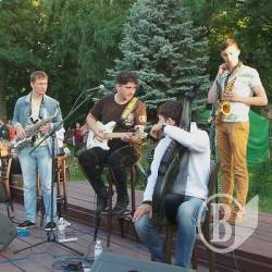 Журналістсько-байкерський гурт Вперше чую виступив на Зеленій сцені Журналістсько-байкерський гурт Вперше чую виступив на Зеленій сцені