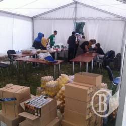 Благодійний фонд «Укропа» роздає чернігівцям цукор, крупи і консерви Благодійний фонд «Укропа» роздає чернігівцям цукор, крупи і консерви