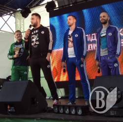Депропетровский КВН порадовал жителей Чернигова интеллектуальным юмором Депропетровский КВН порадовал жителей Чернигова интеллектуальным юмором