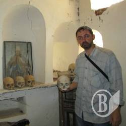 Екс-депутат чернігівської міськради Сергій Шумило знайшов на Афоні старовинний козацький скит Екс-депутат чернігівської міськради Сергій Шумило знайшов на Афоні старовинний козацький скит