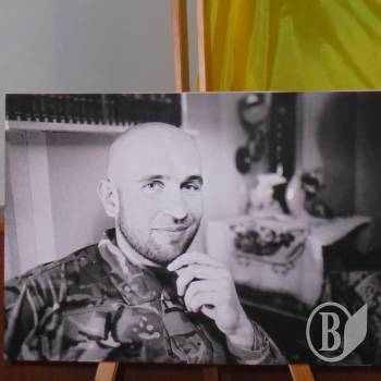 Ніжинський журналіст та фотокор Ігор Волосянків презентував виставку про війну Ніжинський журналіст та фотокор Ігор Волосянків презентував виставку про війну