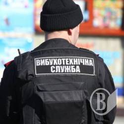 Пошуки бомби в будівлі Чернігівської ОДА тривають Пошуки бомби в будівлі Чернігівської ОДА тривають